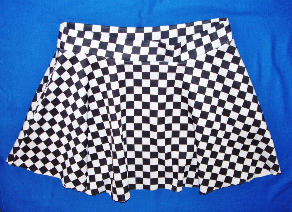 Hot Topic Womens Black White Checkered Stretchy Slip On Mini Skirt Size S NWOT-image