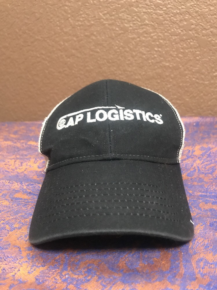 Men's White Mesh Baseball Cap for Casual Style and Comfort  -image