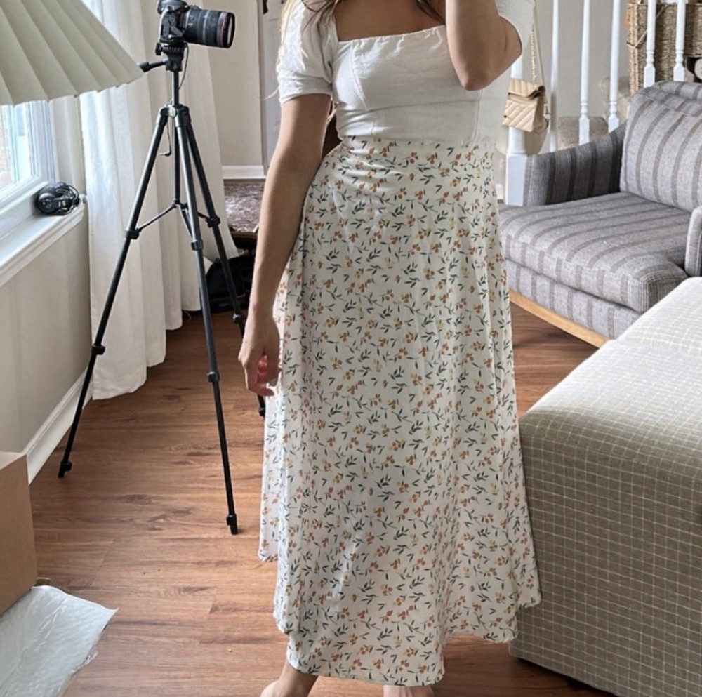 Women’s White Floral A-Line Midi Skirt, Elastic Waist, Size M Regular