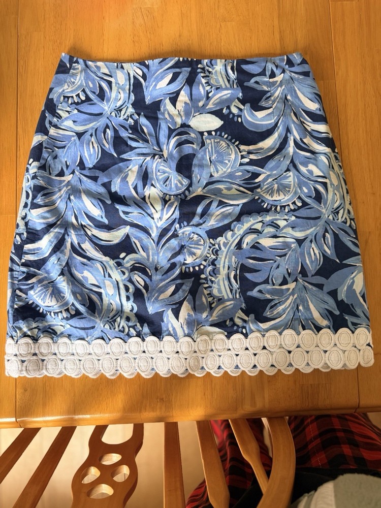 Lilly Pulitzer Size 2 Blue Floral Skirt 100% Cotton