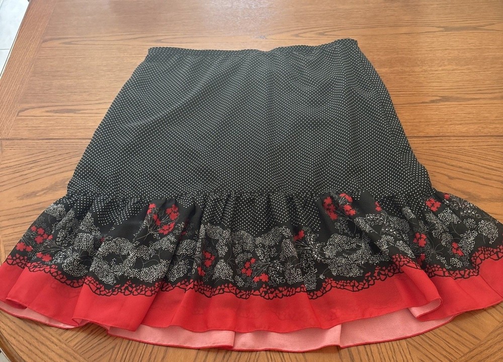 Women’s Flared Knee Length Skirt Black , White And Red Size Large
