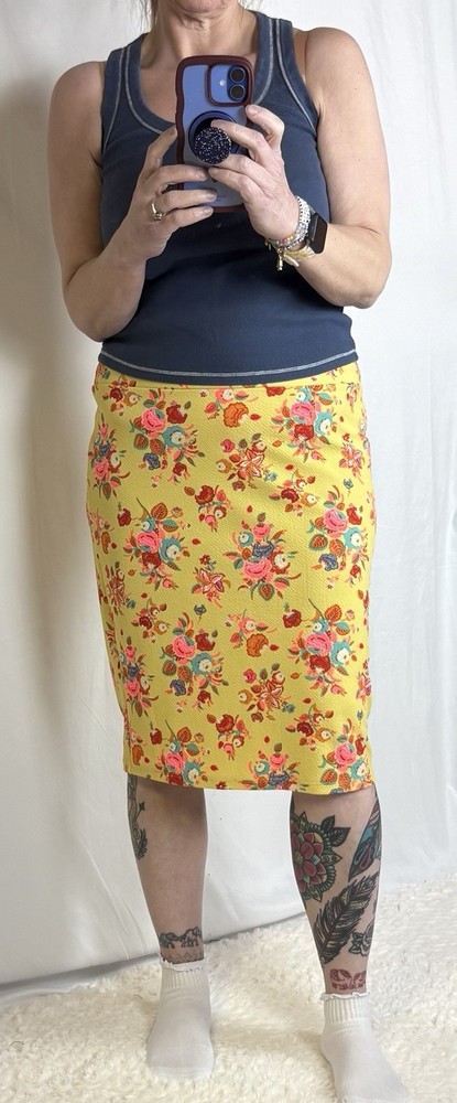 LuLaRoe Cassie Women's Pencil Skirt Yellow Floral Print Size XL