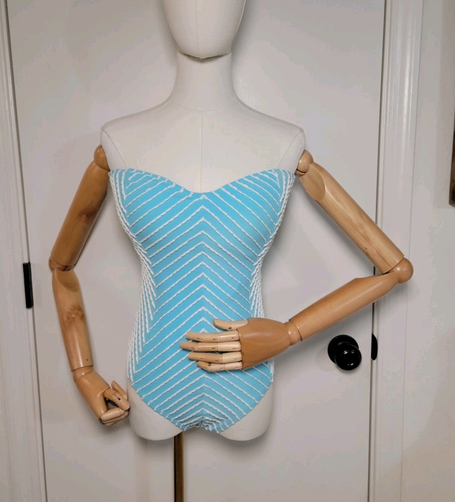 Betsey Johnson Vintage Scalloped One-Piece Swimsuit Pinup Swim Size Medium