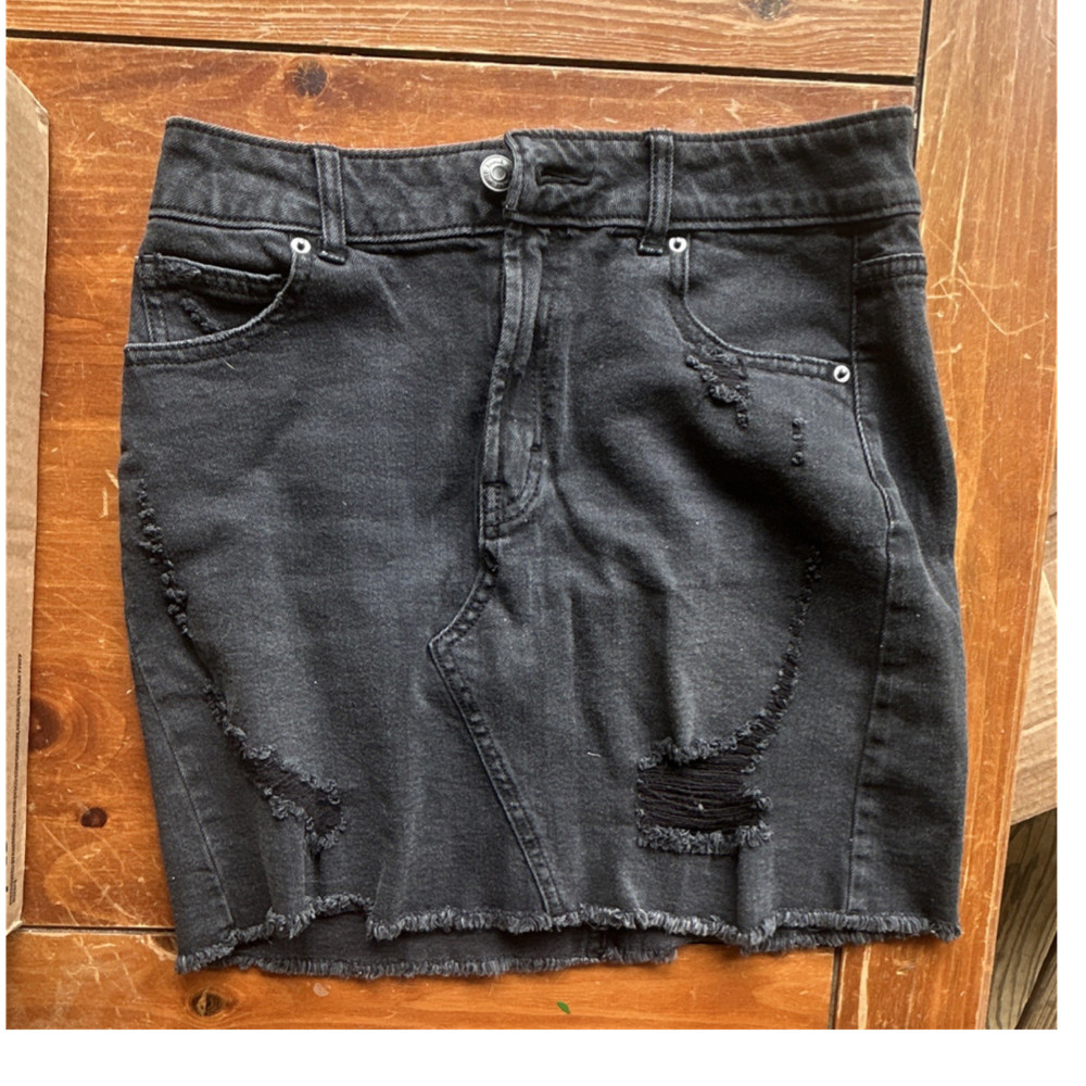 Wild Fable Women's Black Distressed Denim Mini Skirt Raw Hem Pockets Size 4