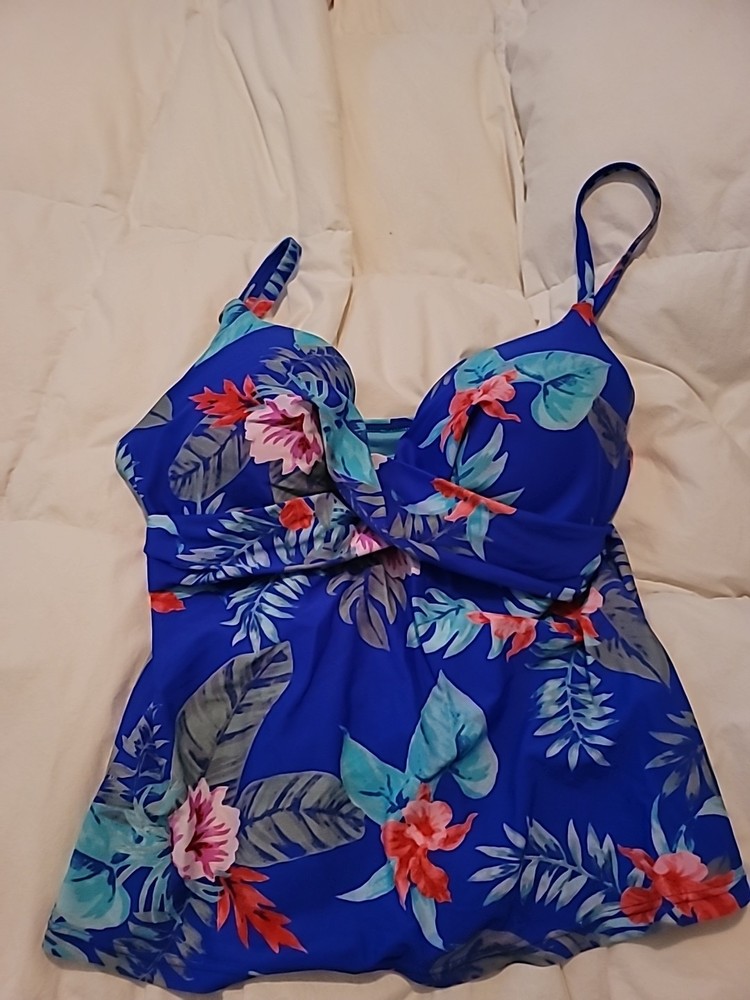 Island Escape 12 Tankini Top Floral Spag Strap Padded Underwire