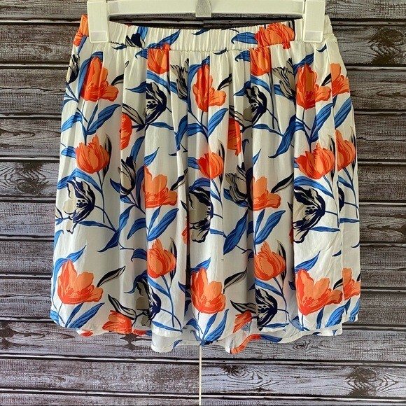Old Navy Women's Skirt Size S White Floral Pleated Short Stretch Waist Pull-On