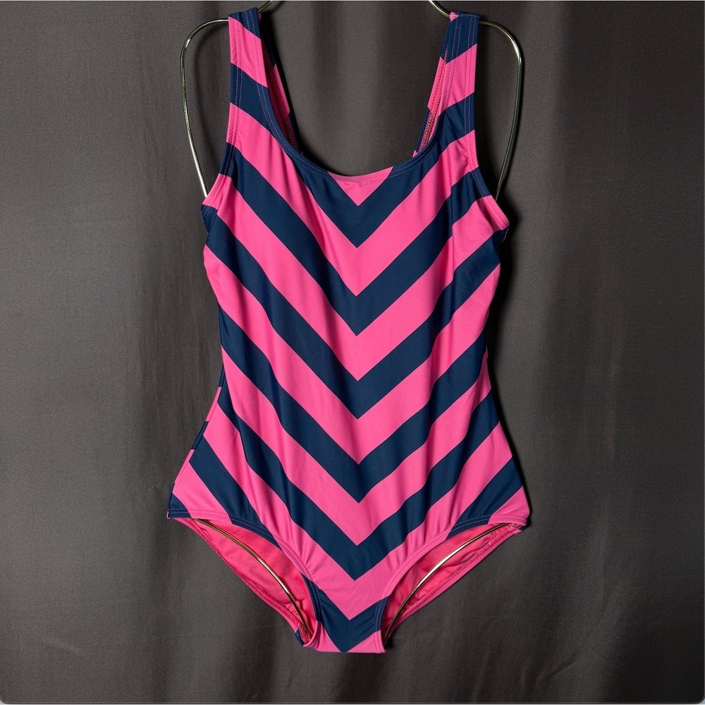 Lands' End Women's 6 Petite One Piece Scoop Neck Softcup Tugless Swimsuit Pink