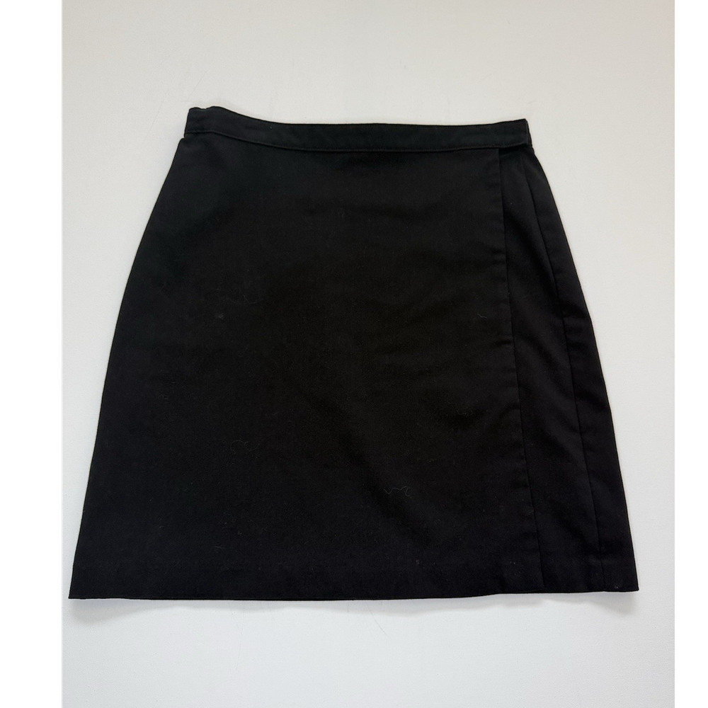 GAP Women's Black Solid Wrap Mini Skirt Size 12 Stretch Knit Button Closure