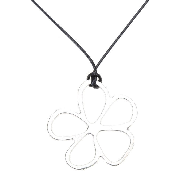 Stylish Hollow Floral Pendant Necklace Five Petal-Flower Clavicle Chain Jewelry