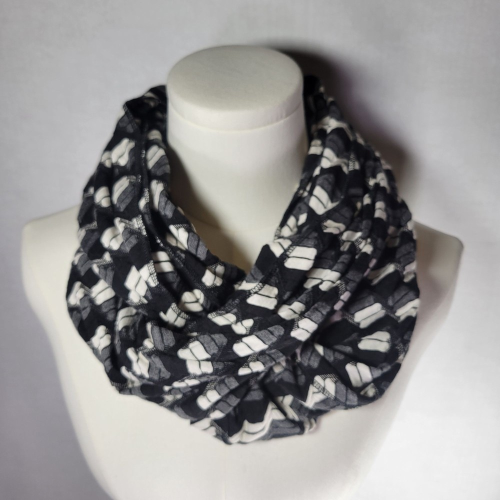 Dana Herbert Black White Geometric Lightweight Infinity Scarf