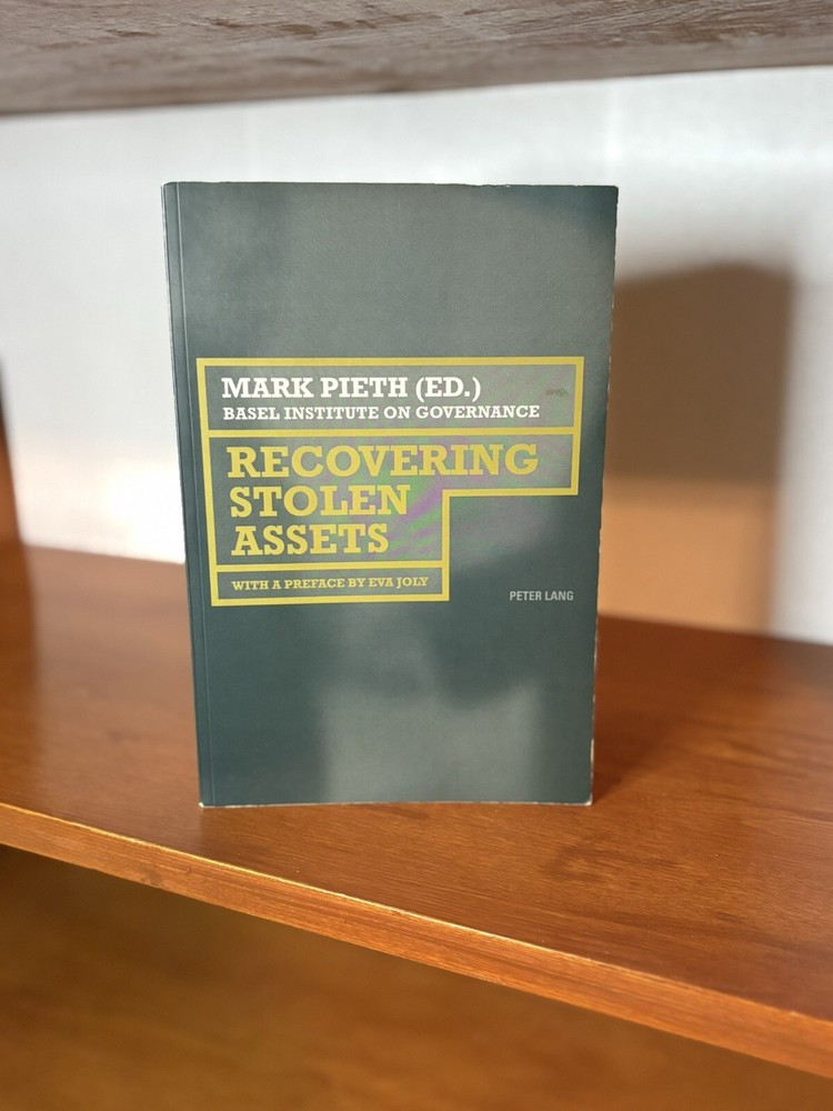 Recovering Stolen Assets - Mark Pieth - VG - Textbook Law Social Science