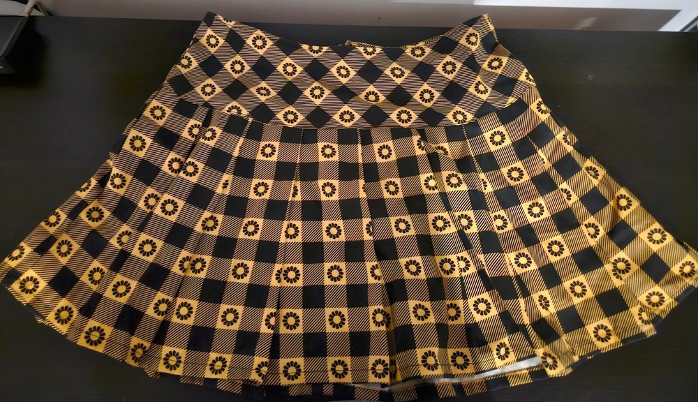 Hot Topic XL Yellow Plaid Skirt with Floral Design-image