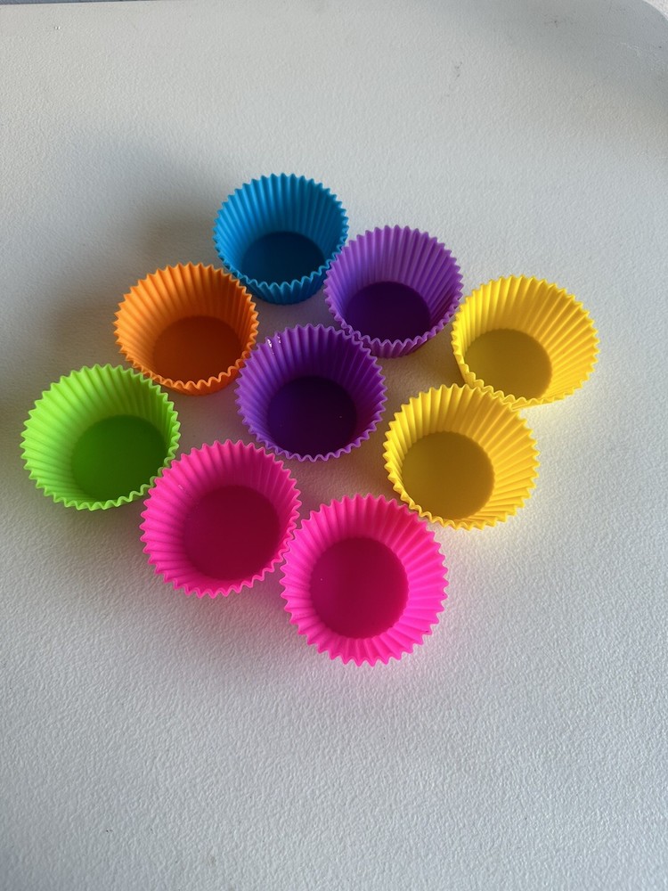 AmazonBasics 9-Pack Reusable Silicone Baking Cups for Muffins and Cupcakes-image