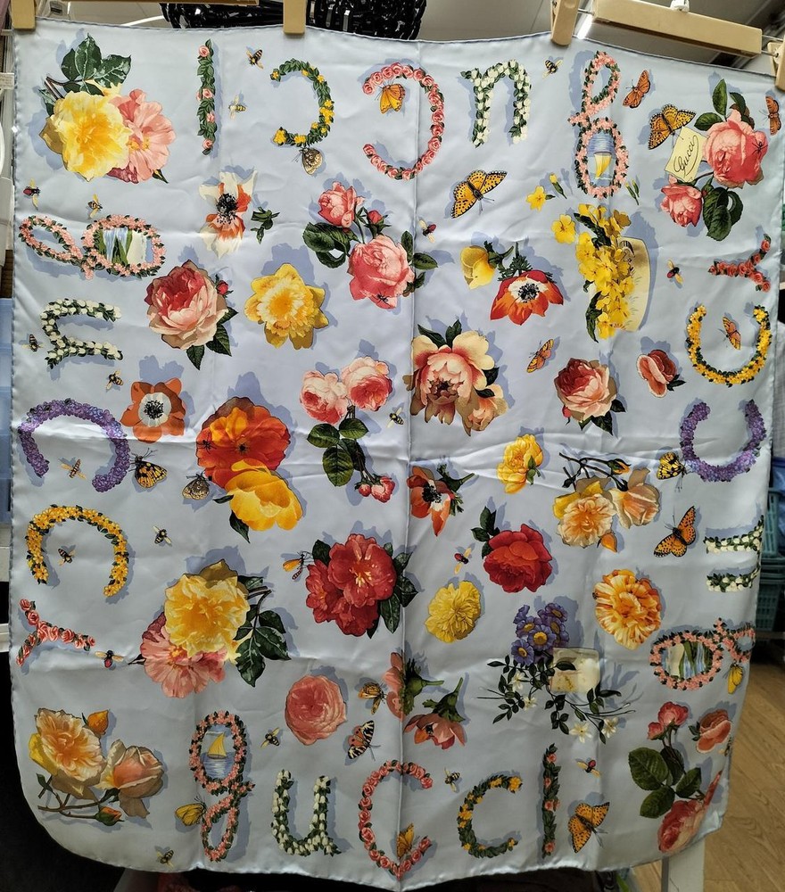GUCCI Silk Scarf Blue Multicolor Floral Butterfly Botanical Print 100% Authentic